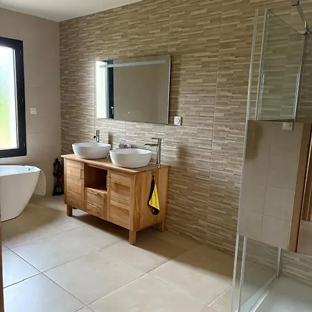 Maison Familiale Avec Piscine Lavillapalmyre Willa *